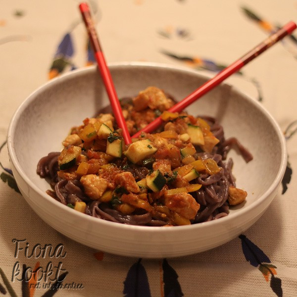 Bami met bruine rijstnoedels
