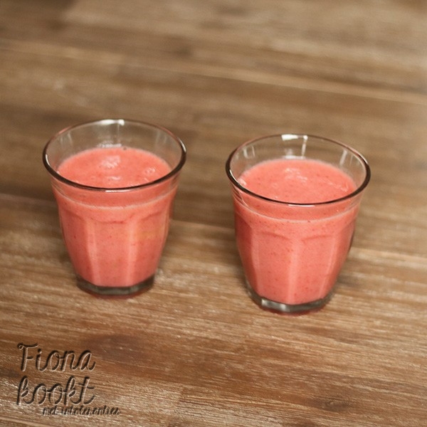 Roze fruitsmoothie