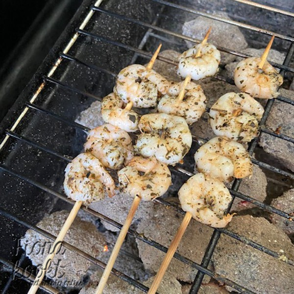 Kruidige garnalen van de barbecue